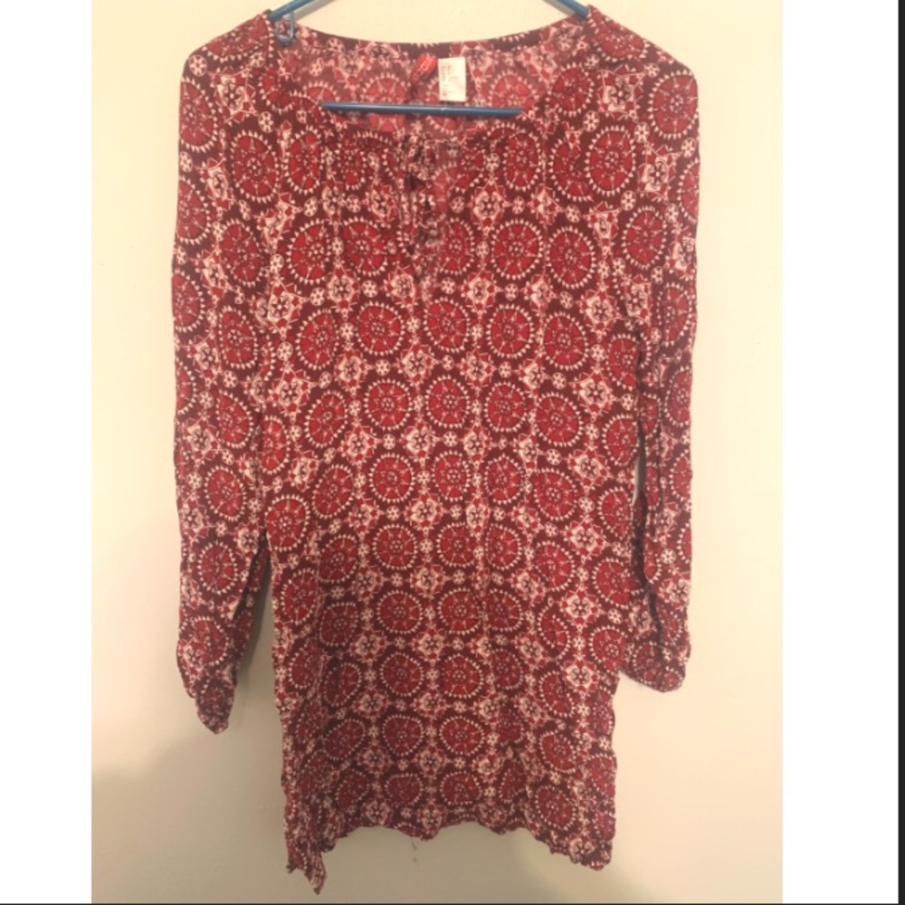 Beautiful, flowy tribal patterned dress in dark pink and white